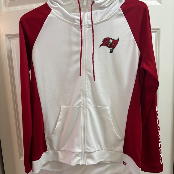 NWOT Buccaneers Zip - Picture 4 of 4